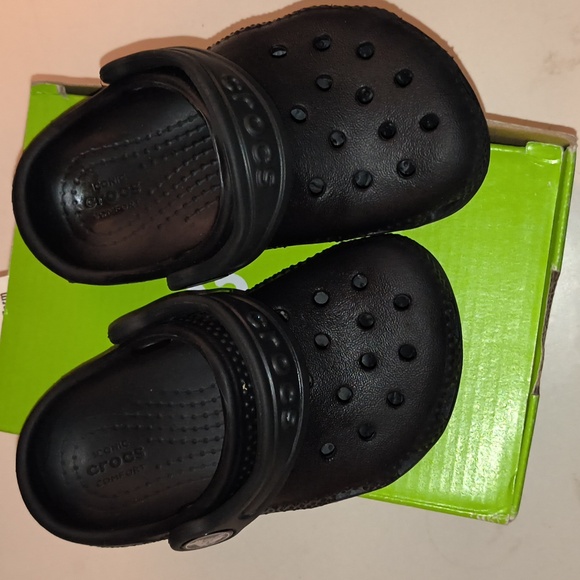 Size 6 Crocs - Picture 2 of 4